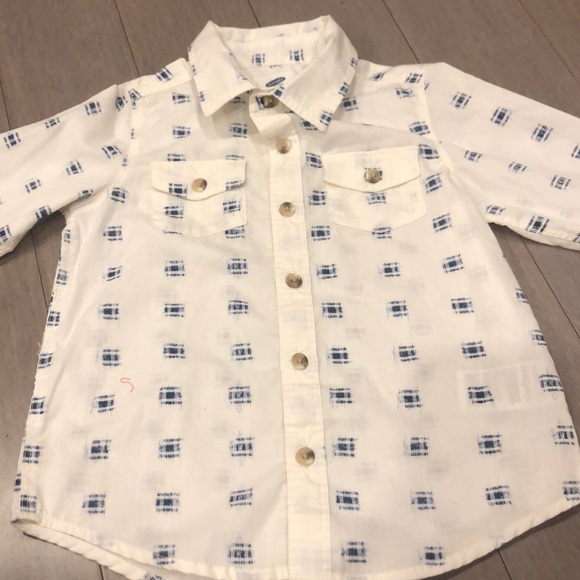 A Bundle, 1 Ralph Lauren & 1 Old Navy shirt. - Picture 9 of 12